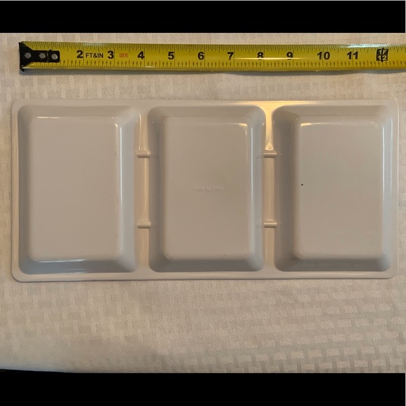🦩Flavia lucite three compartment holiday serving dish, 6 x 12 inches - Picture 4 of 7